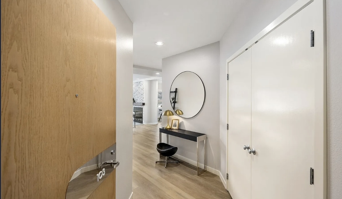 Building Photo - 1768 Aurora Ave N