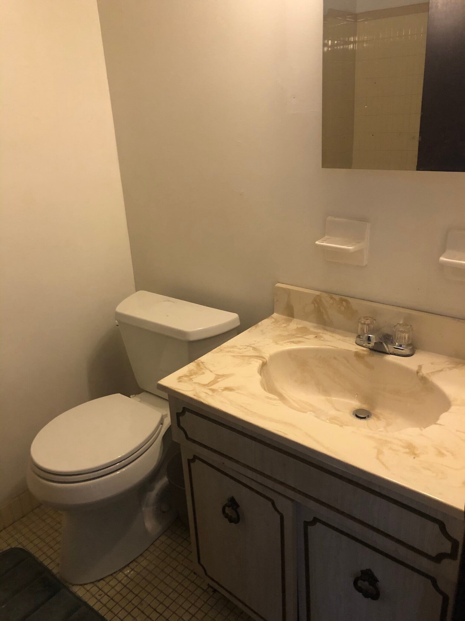 Building Photo - 611 Country Ln