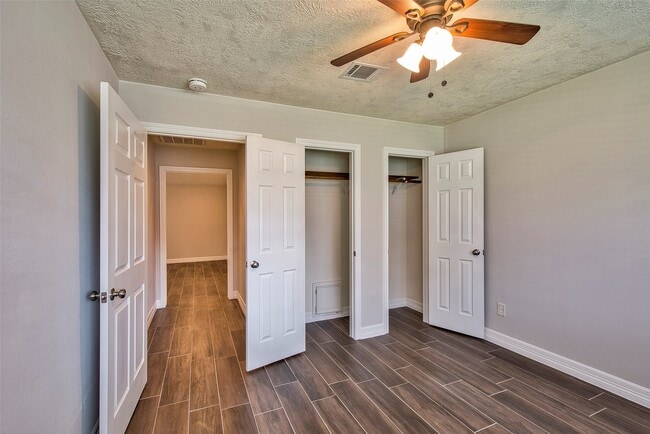 Building Photo - 3415 Pecan Point Dr