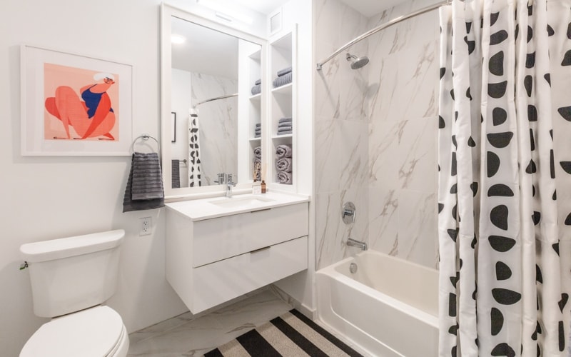 Building Photo - 2359 N Lincoln Ave