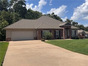 Building Photo - 13 Parkridge Dr