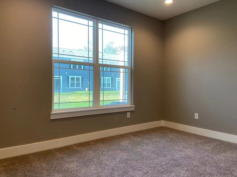 Building Photo - 8315 Glacier Ridge Dr