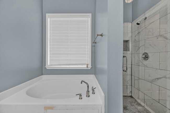 Building Photo - 237 Camden Lake Dr