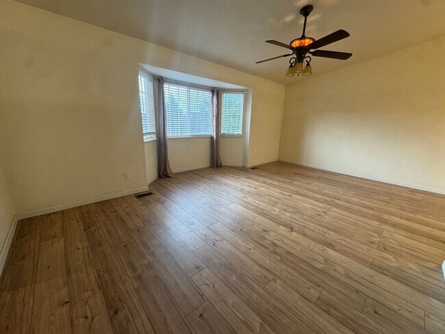Building Photo - 7126 Oxmoor Ln