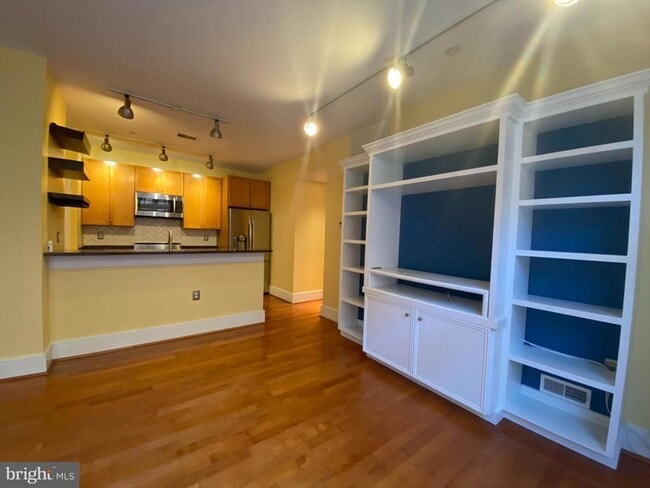 Building Photo - 1654 Euclid St NW