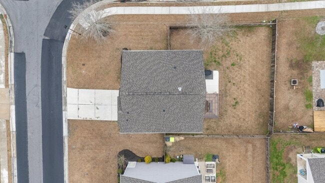 Building Photo - 301 Ginger Dr