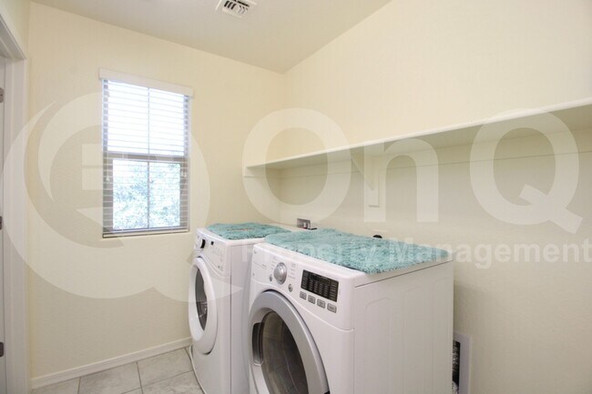 Building Photo - 139 E Bluejay Dr