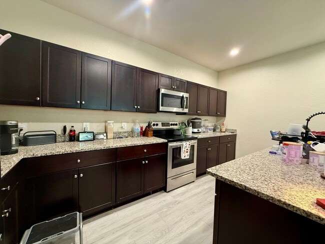 Building Photo - Beautiful 3 bedroom single story home in St Hedwig