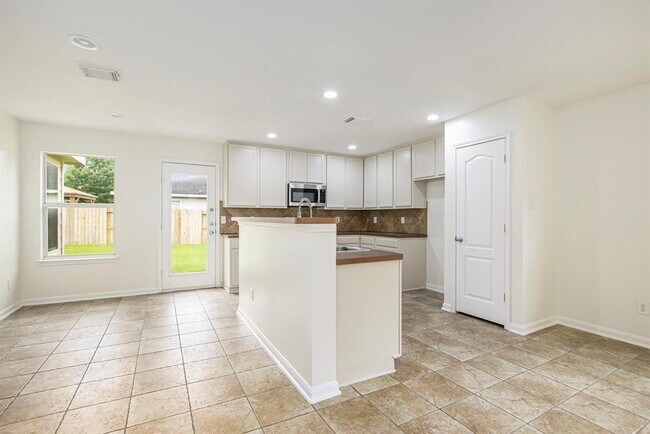 Building Photo - 7719 Serene Wood Ln