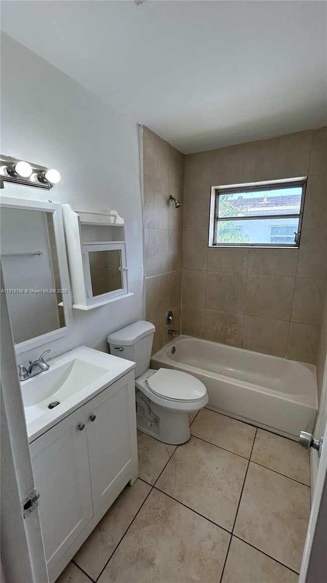 Building Photo - 2121 NE 168th St