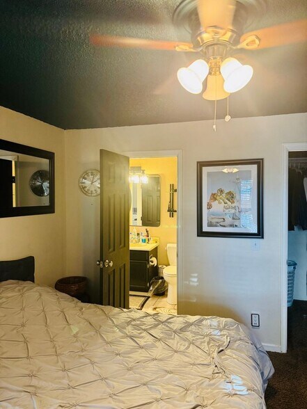 Building Photo - 13762 E Lehigh Ave