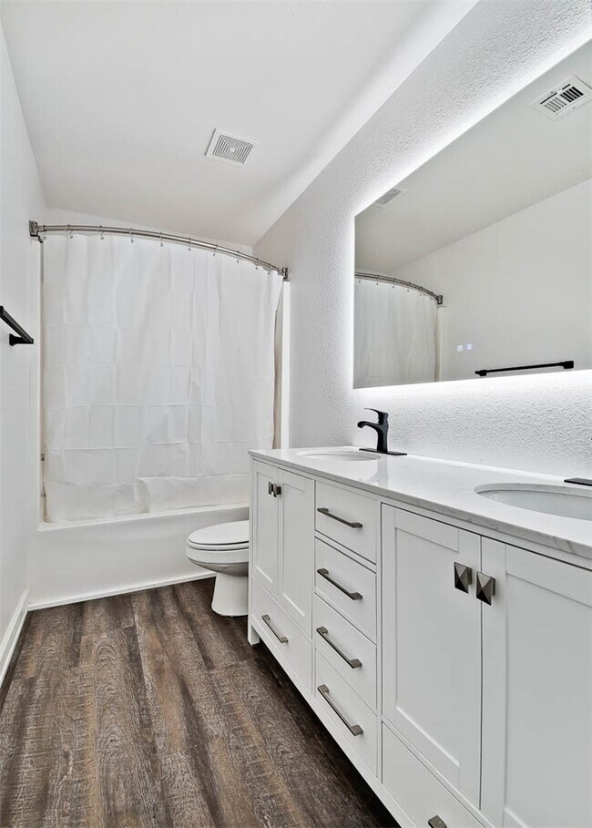 Building Photo - 902 SW Hopi Cir