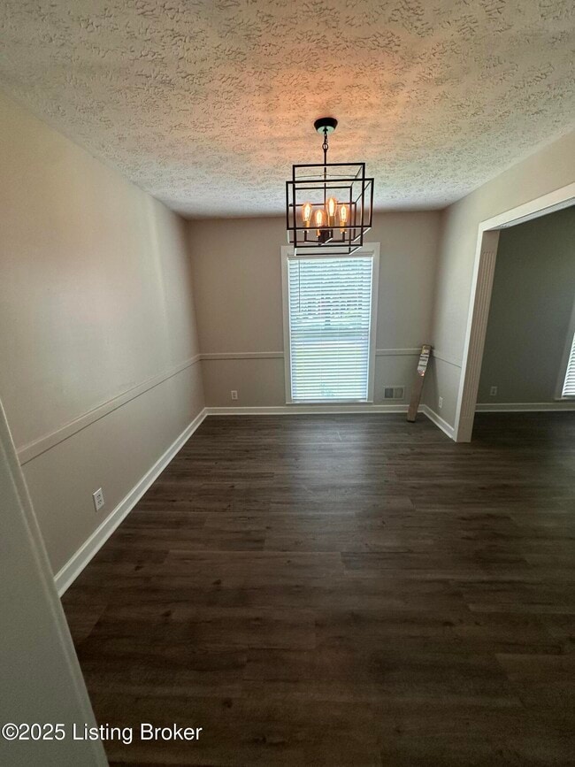 Building Photo - 1303 Bentwood Way