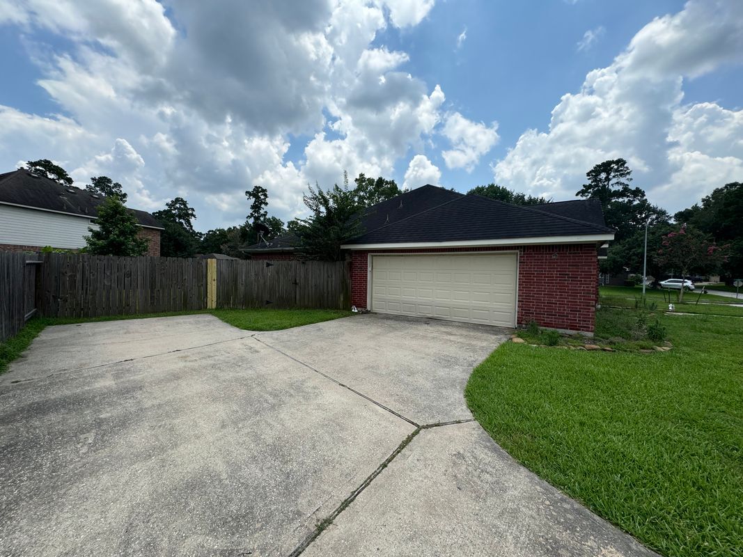 Building Photo - 16602 N Quadrant Ct