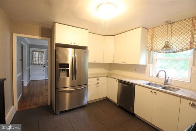 Building Photo - 4401 Jackson Pl