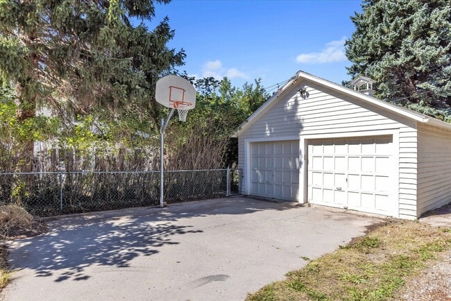 Building Photo - Open Concept Historic Home in Downtown Boz...