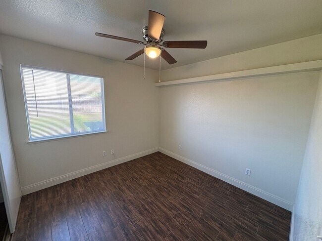 Building Photo - SE Visalia home Rent Ready!