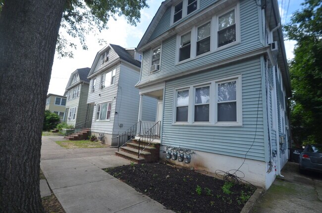 Building Photo - 24 Delavan St