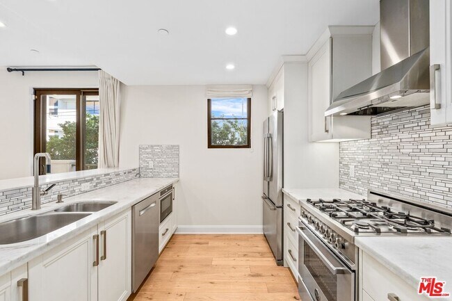 Building Photo - 10647 Ashton Ave