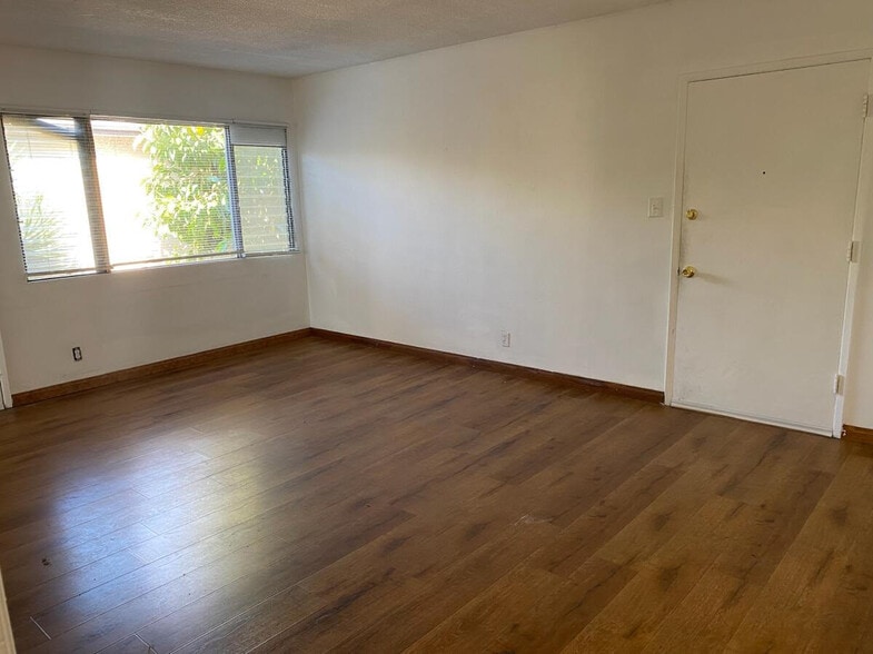 LIVING ROOM - 3705 Westwood Blvd