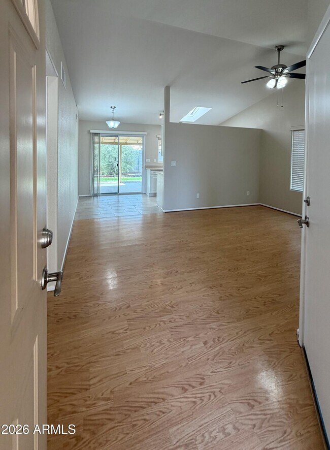 Building Photo - 3005 W Ross Ave