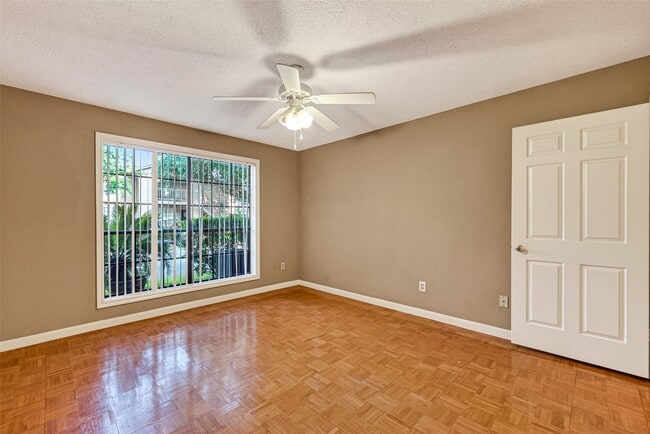 Building Photo - 1311 Antoine Dr