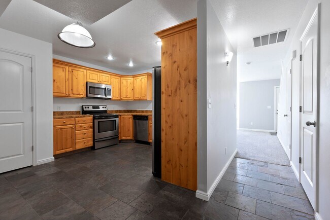 Building Photo - 602 Trejo St