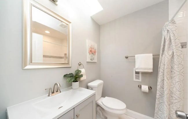 Building Photo - 41 N Linwood Ave