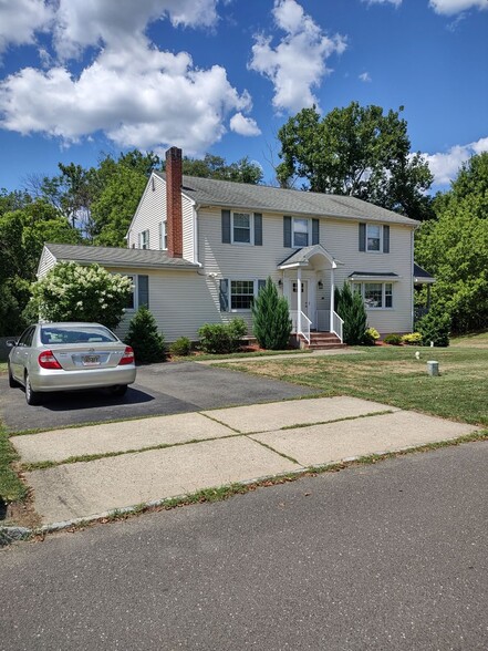 2nd floor Apartment - 28 Canal View Dr