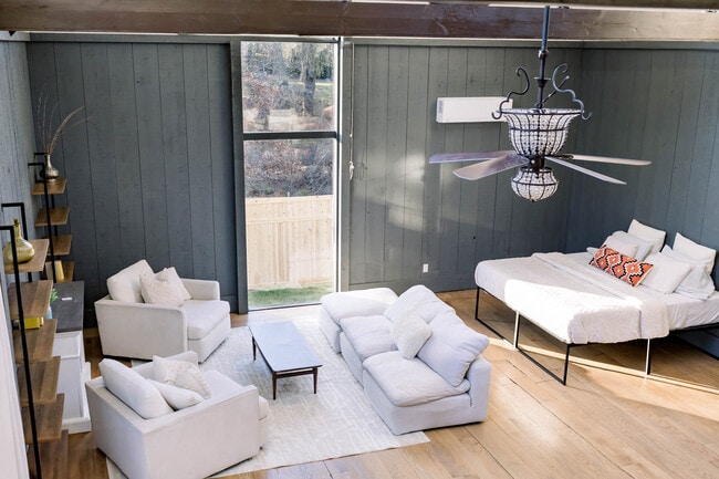 Building Photo - 24 Morningside Dr S