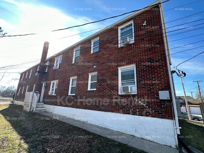 Building Photo - 901 N 16 St
