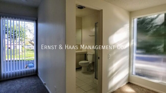 Building Photo - 3690 Country Club Dr