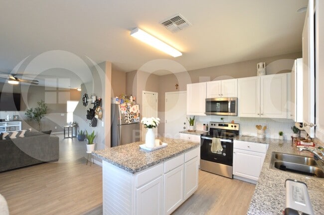 Building Photo - 17901 N Vera Cruz Ave