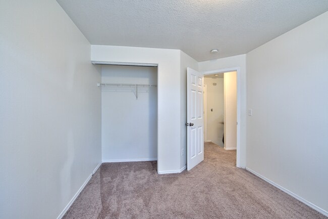 Building Photo - Vista Residence