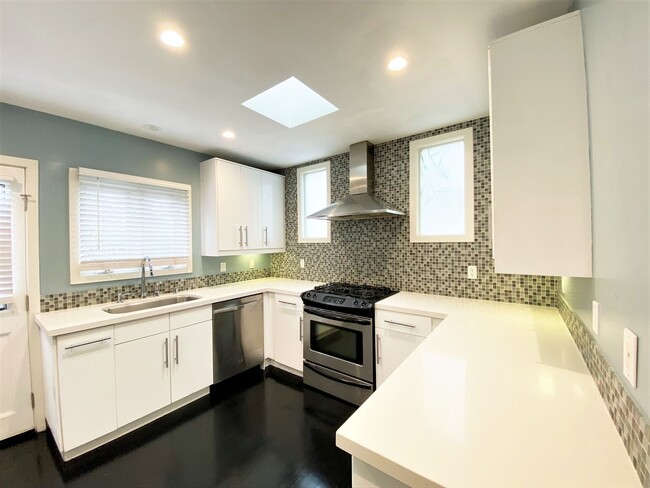 Building Photo - Luxury Remodeled Home on West Knoll in the...