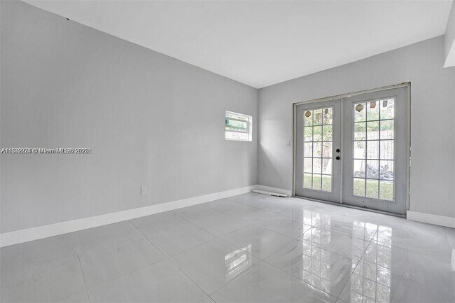 Building Photo - 3900 SW 47th Ave