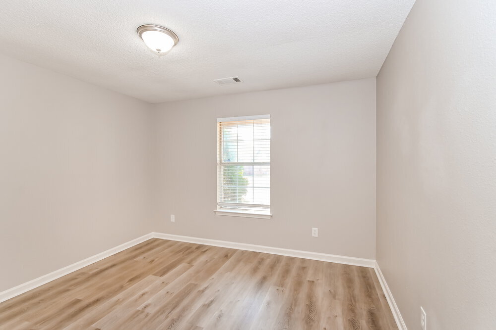 Building Photo - 190 Pine Ridge Ln