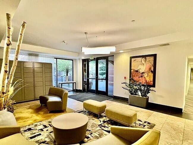 Building Photo - Spacious two bedroom two full bath in the heart of downtown!! AVAIL NOW!