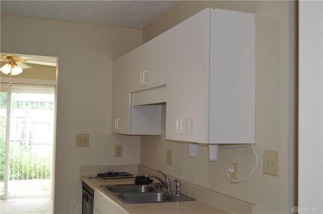 Building Photo - 1217 Robbins Run Ct