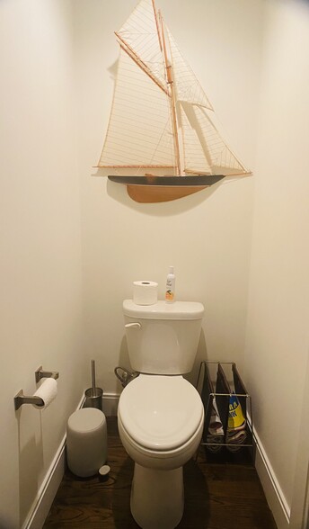 Downstair small bathroom - 225 Dorchester St