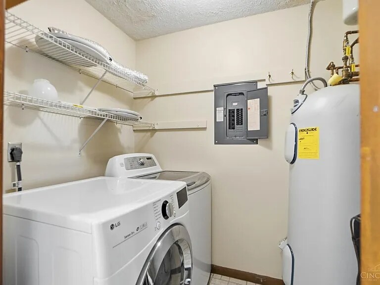 Building Photo - 2050 Woodtrail Dr