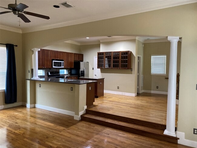 Building Photo - 918 W 26th St