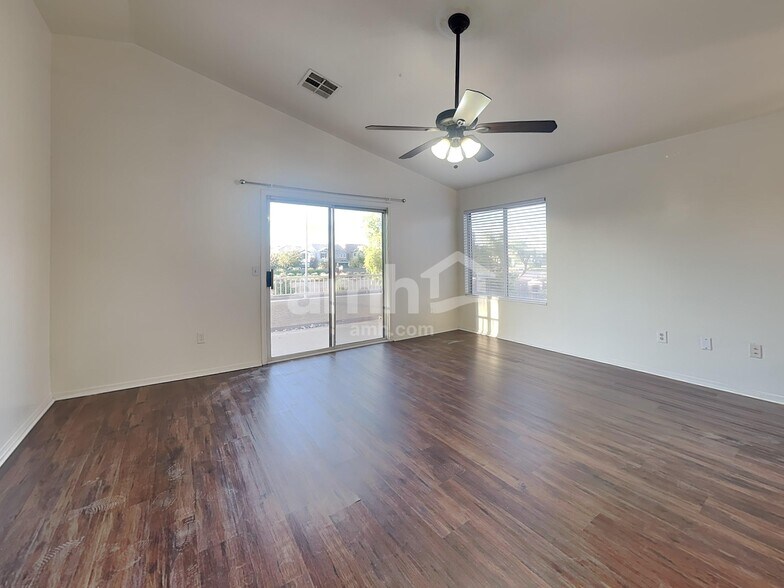 Building Photo - 10508 E Olla Ave