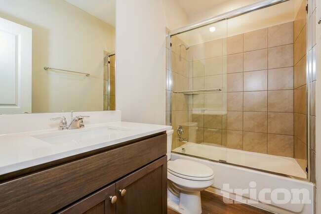 Building Photo - 2505 Finch Holw Dr