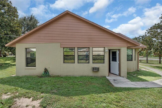 Building Photo - 10851 Log House Rd