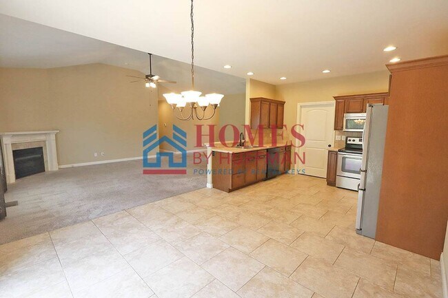 Building Photo - Three Bedroom | Two Bathroom | Newburgh