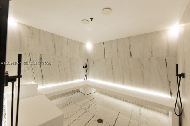 Building Photo - 17901 Collins Ave