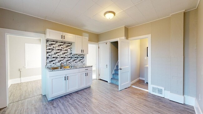 Building Photo - Clark / Fulton Area - Single Family Home - 2 Bedroom Apartment