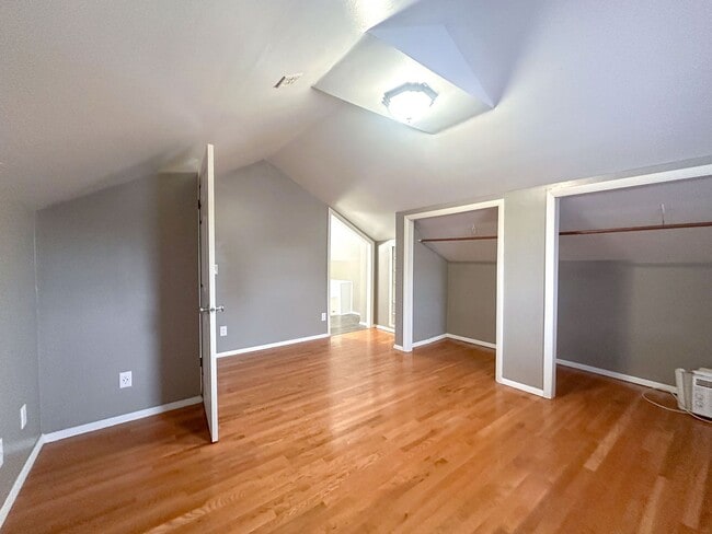 Building Photo - 3 bedroom 2 bath