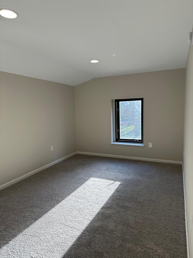 Building Photo - 1414 S Rebecca Ln